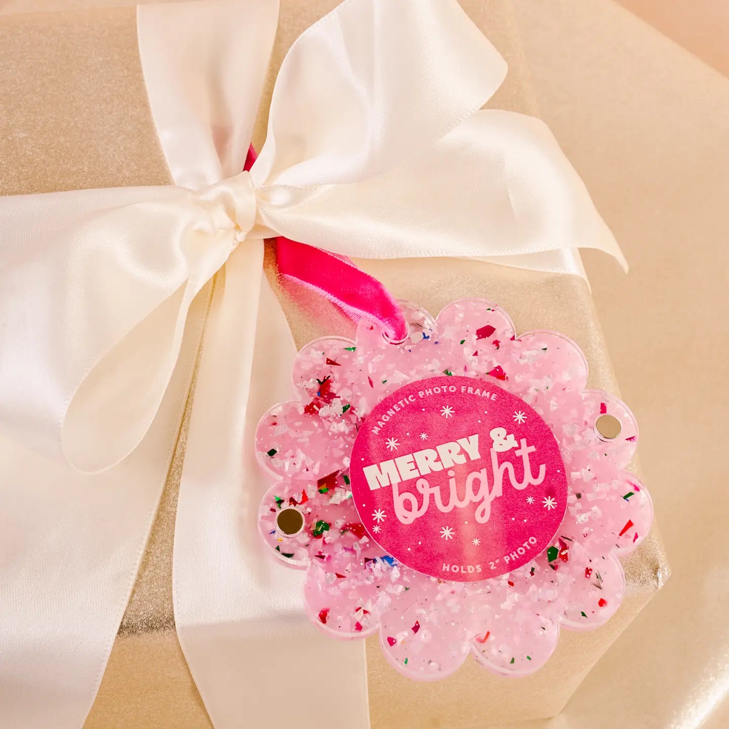 Scalloped Round Picture Frame Ornament