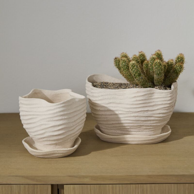 Highland Pot with Saucer
