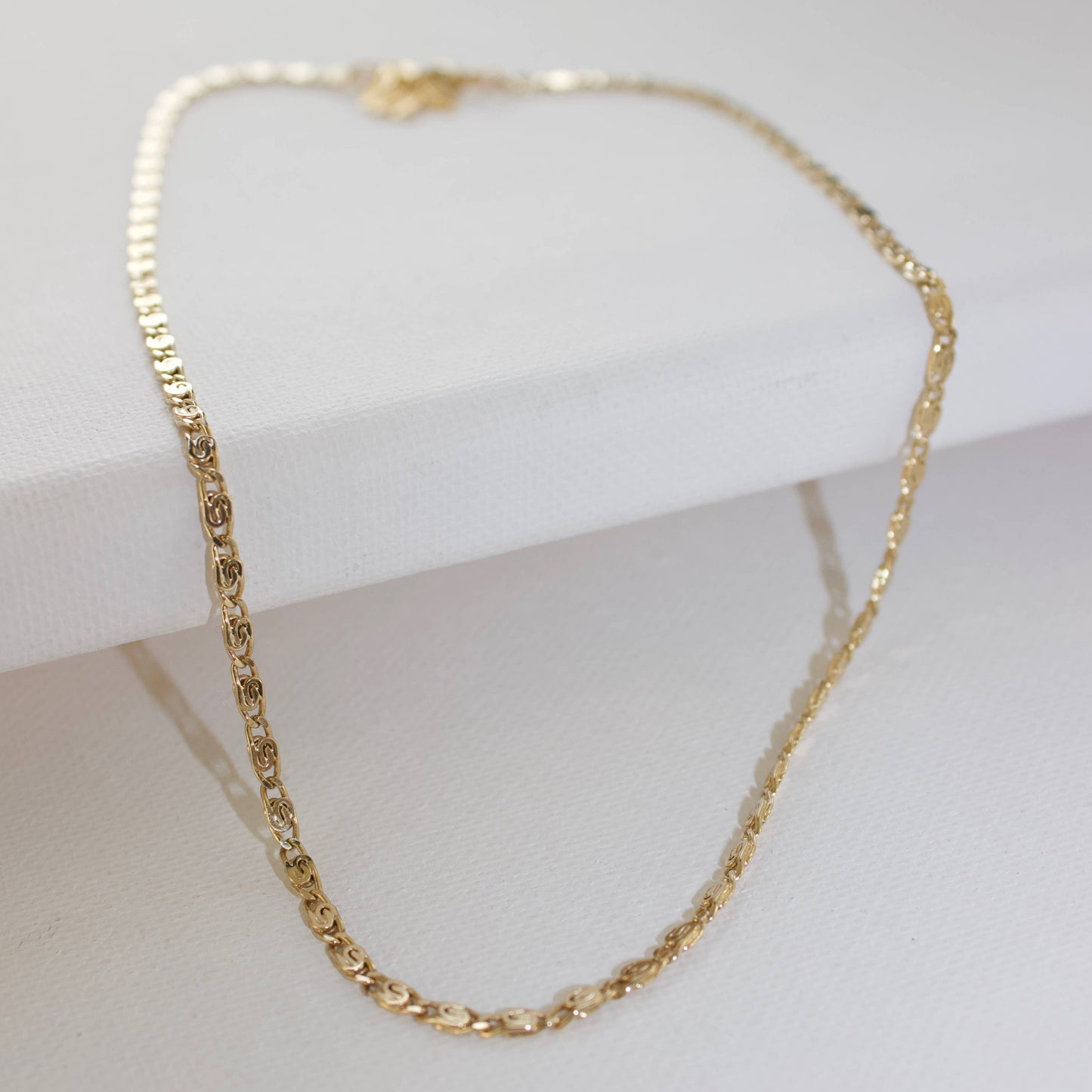 CAROLINE ORNATE CHAIN