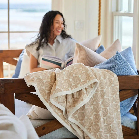 ChappyWrap Seashells Oak Blanket