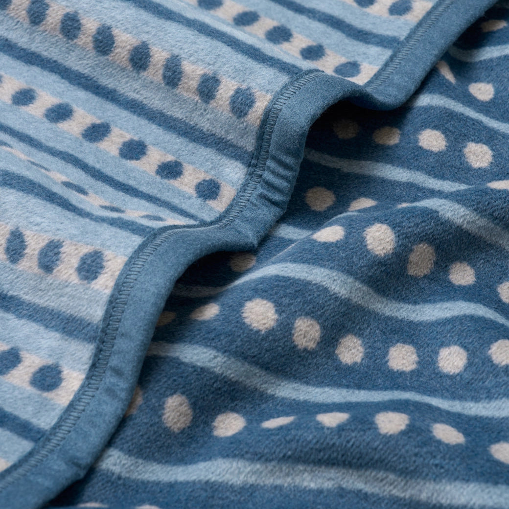 ChappyWrap Beach Pebble Cornflower Blanket