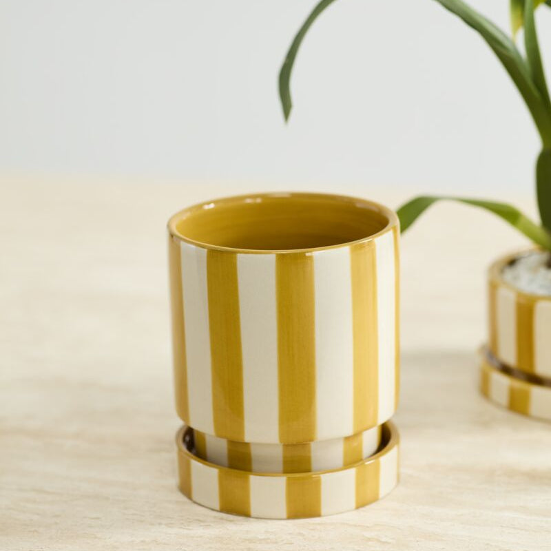 Saffron Pot