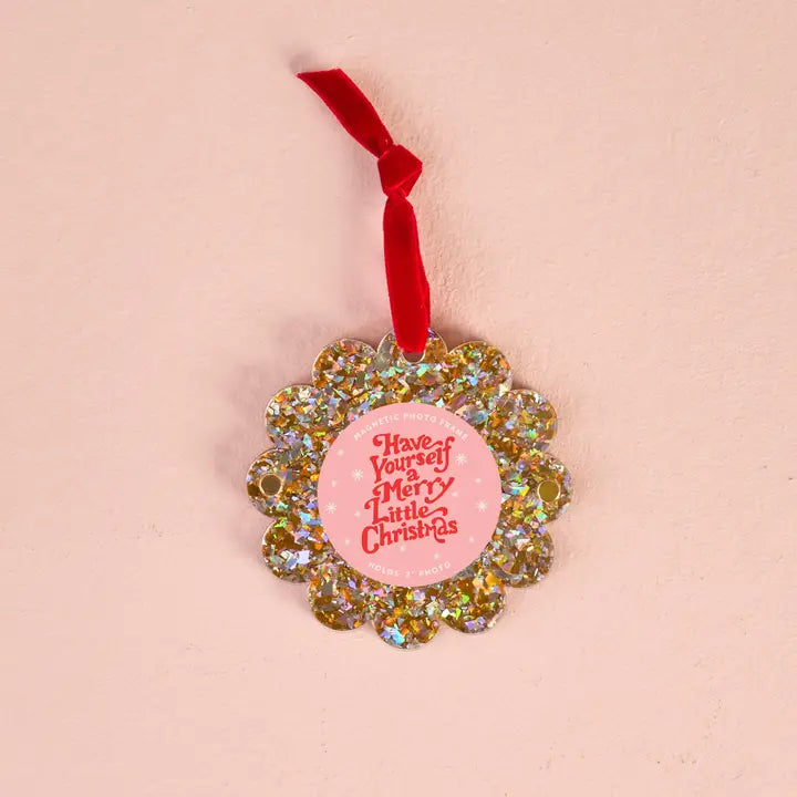Scalloped Round Picture Frame