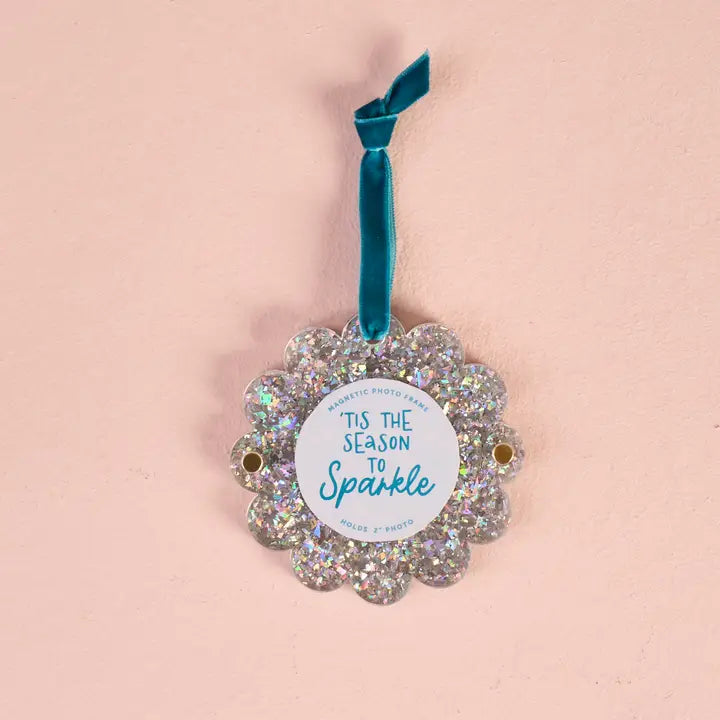 Scalloped Round Picture Frame