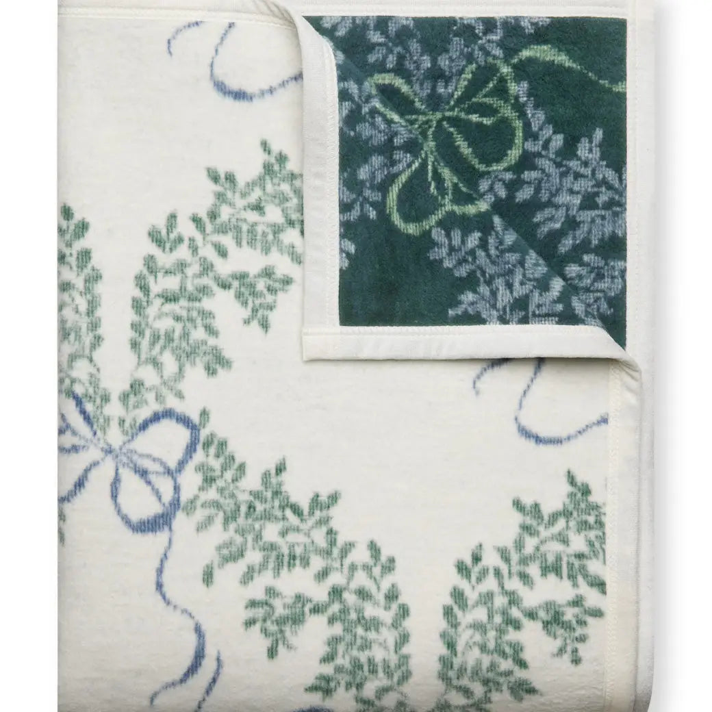 ChappyWrap Boxwood Wreaths Blanket