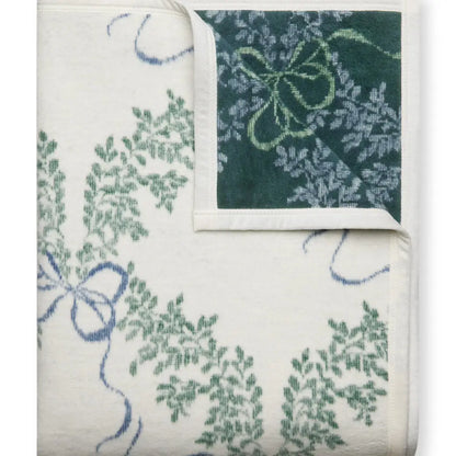 ChappyWrap Boxwood Wreaths Blanket