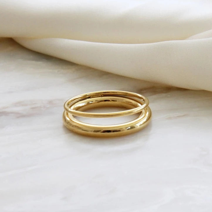 Gold Ring with 2 bands connected