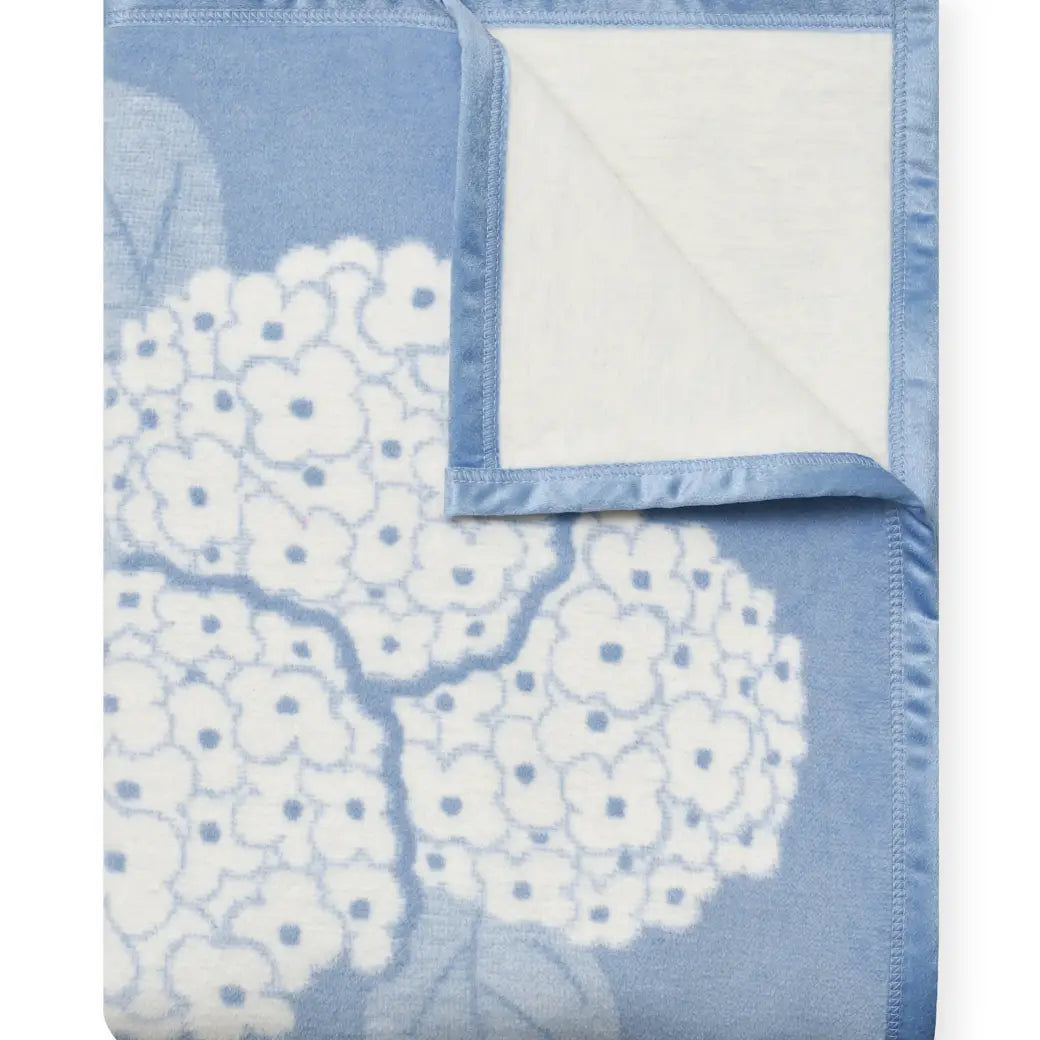 ChappyWrap Hydrangeas Bluebell Blanket