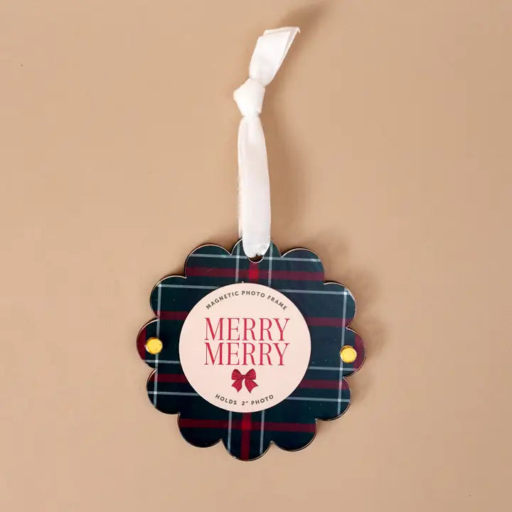 Scalloped Round Picture Frame