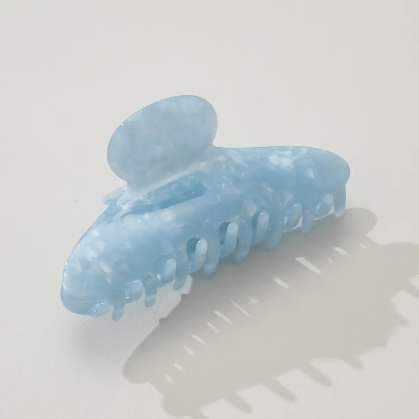 Adrienne Coastal Classic Curved Claw Clip