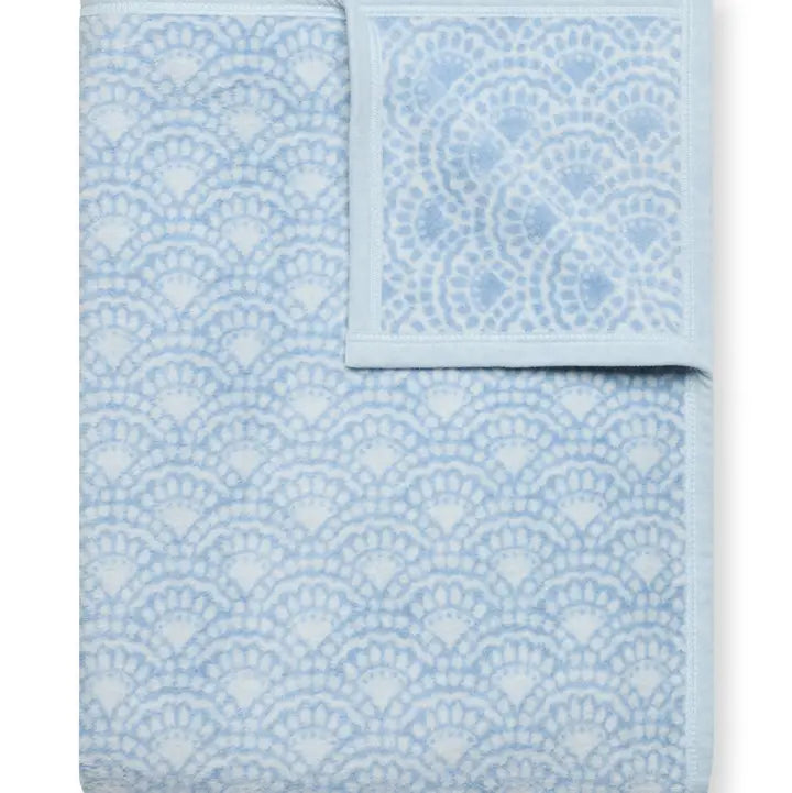ChappyWrap Seaside Scallops Fog Blanket