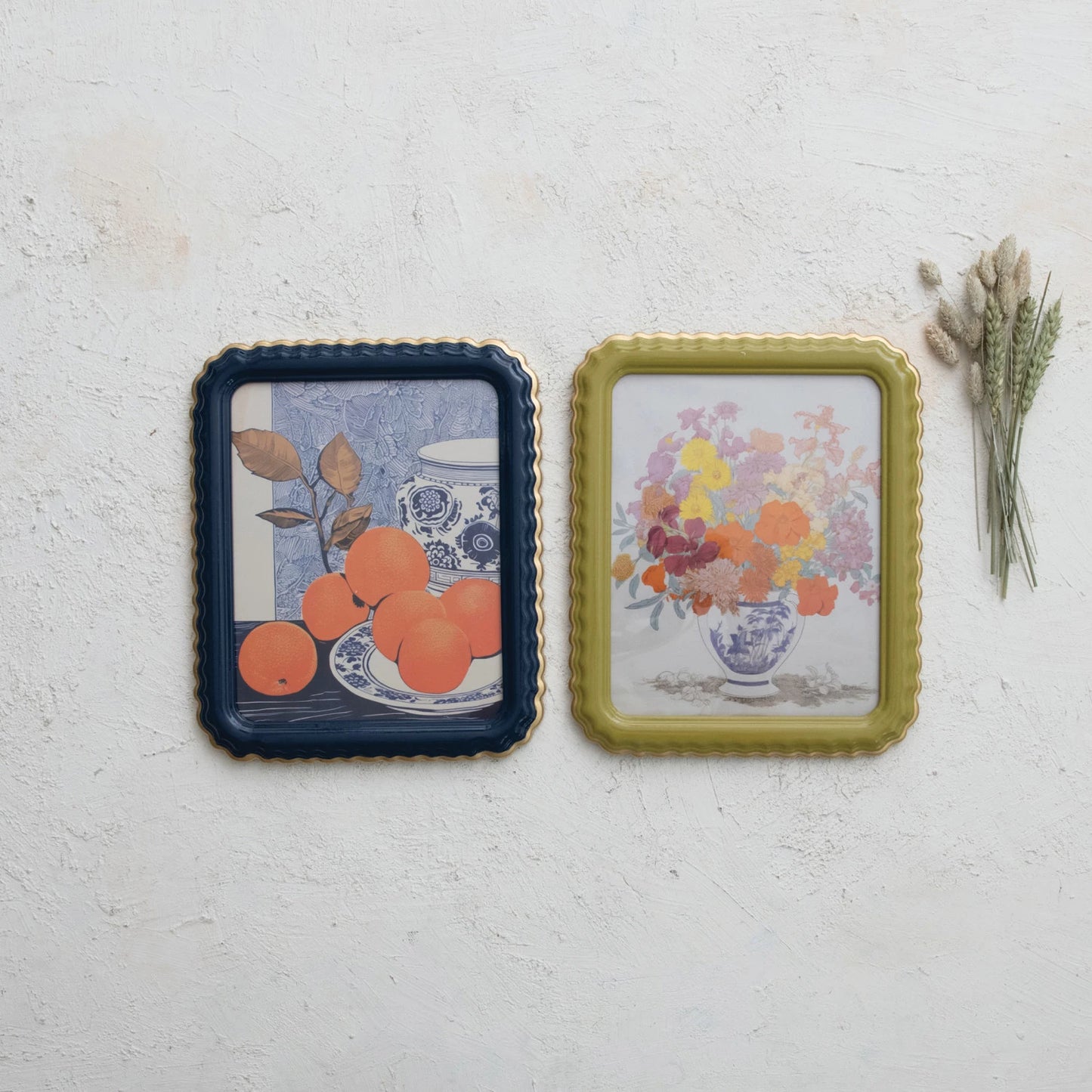 Scalloped Photo Frame w/ Gold Finish Edge