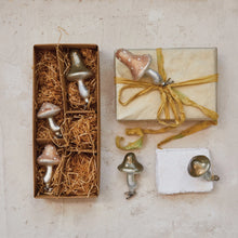 Load image into Gallery viewer, Glittered Glass Mushrooms Clip-On Ornament Set
