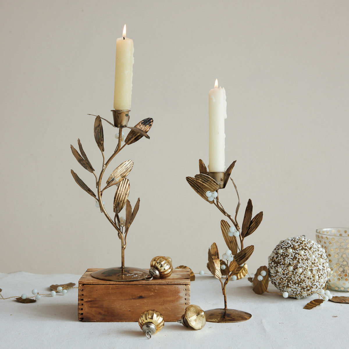 Mistletoe Gold Leaves & Acrylic Berries Taper Holder