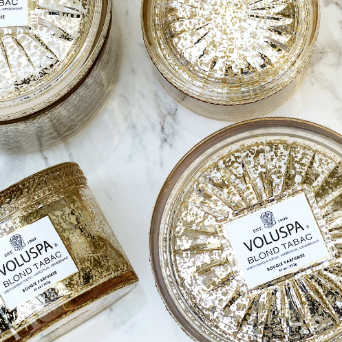 Voluspa's Blond Tabac creates a warm and cozy scented glow of Warm Perique Tabac, Vanilla Husk & Sandalwood.