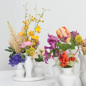 Chic Budvase Cluster with wildflower stems