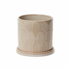 Load image into Gallery viewer, Ducan Pot in taupe color with scalloped design 
