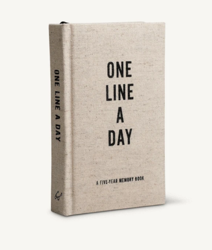  This One Line a Day Memory book features a rich oatmeal-colored, canvas cloth case; striking metallic page edges; and a ribbon page marker.