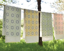 Load image into Gallery viewer, Woodblock Chicory design is individually screen printed featuring an all-over pattern covering most of the towel. Printed on flour sack cotton, this towel is uniquely soft, absorbent and durable. Plus it’s safe to bleach, allowing it to hold up in the busiest kitchens!

