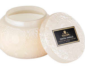 Dreamy scents of Santal, French Bourbon Vanilla & Oud fill the air with this Voluspa favorite!